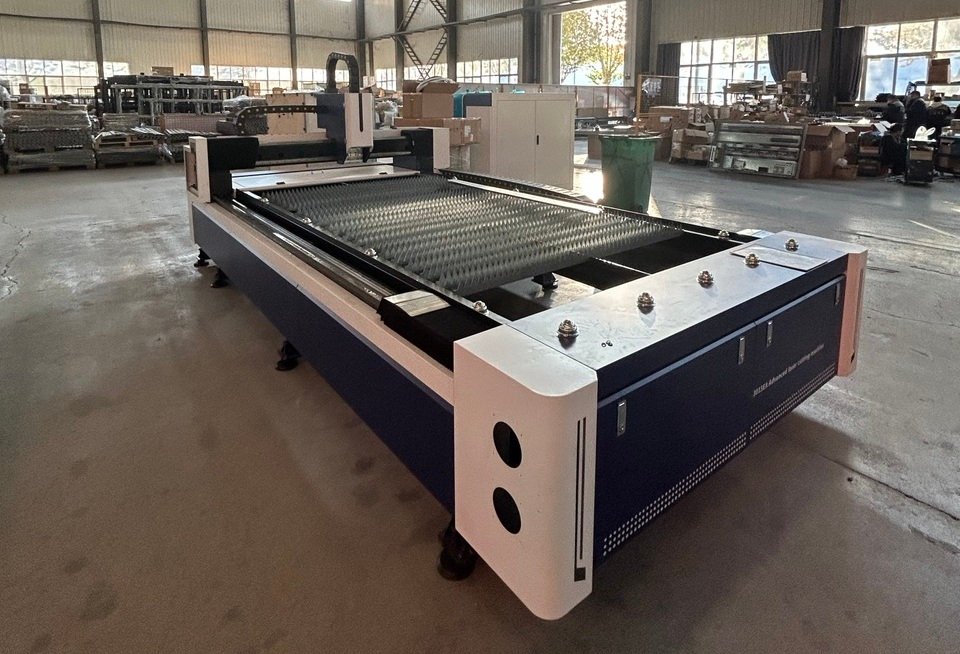 Megérkezett Magyarországra az új 1500 W-os LF-EA 3015 Fiber lézervágó gépünk