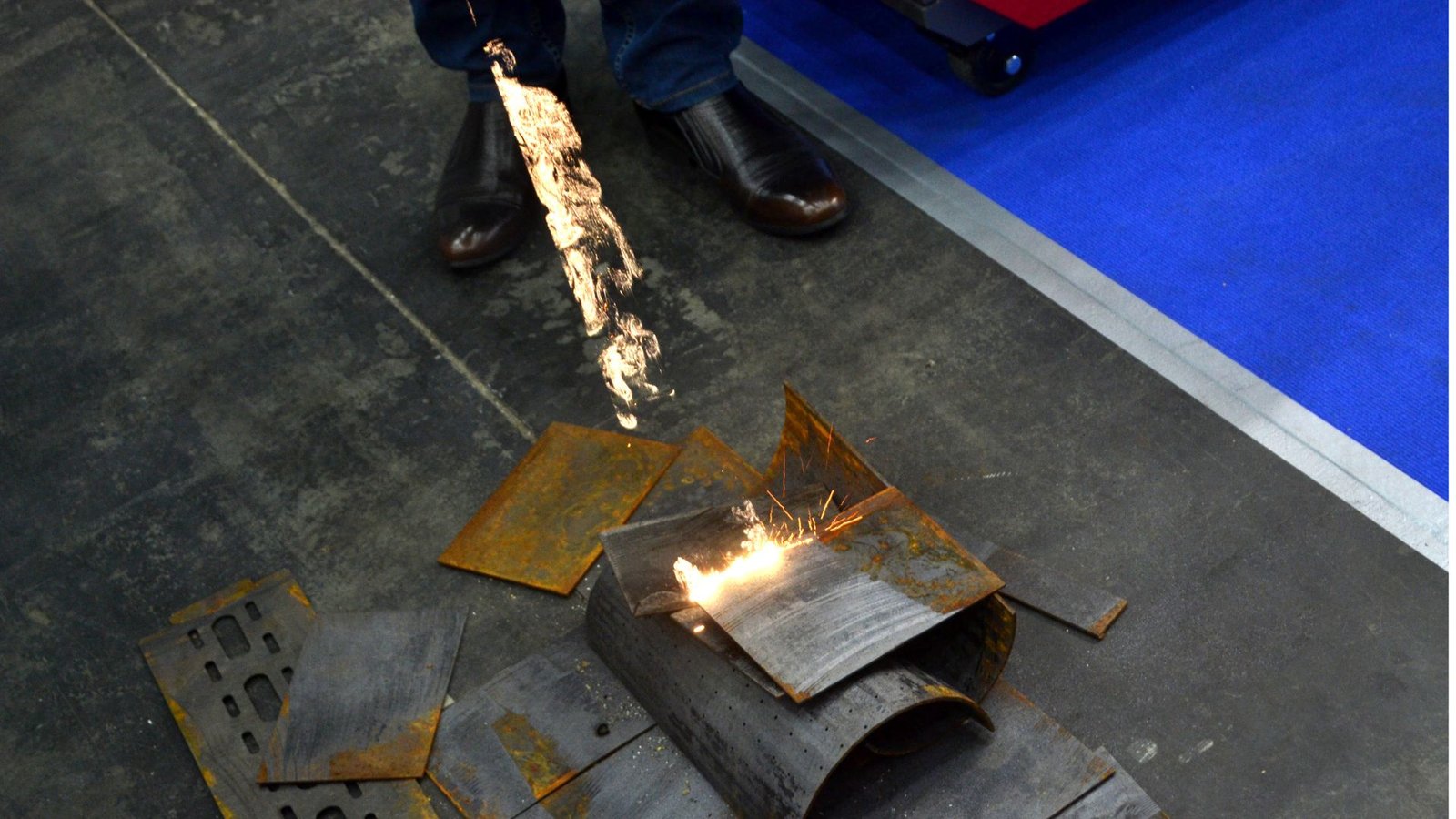 Folyamatos vagy Pulzus lézertisztító gépek: melyik a megfelelő Önnek?